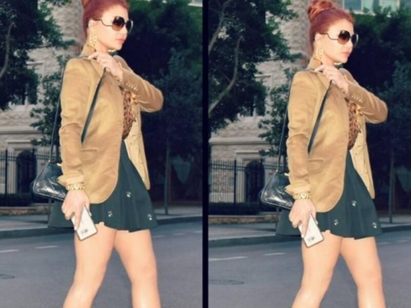 نشرت الفنانة اللبنانية هيفاء وهبي صورة جديدة لها على حسابها الشخصي في الانستغرام وهي ترتدي تنورة سوداء قصيرة وجاكيت عسلي واعتمدت تسريحة الكعكة لشعرها وكتبت معلقة "Bun Day" أي يوم الكعكة.. فهل برأيكم تليق بها التسريحة؟!