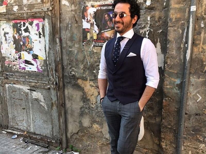 خضع الفنان أحمد حلمي لجلسة تصوير للترويج للموسم الجديد من Arab Got Talent وظهر حلمي بلوك جديد حيث أطل بقصة شعر جديدة وتألق بإطلالة من تصميم سيدريك ووضع نظارة غريبة وكشف حلمي أن نظارته الشمسية مصنوعة يدويا: “للعلم النضاره دي صناعه يدوي بأيد عمرو سعد”