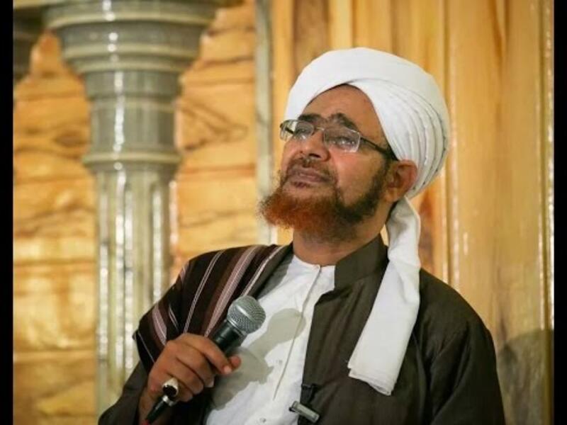 المركز الثامن: الداعية الإسلامي اليمني  عمر بن حفيظ