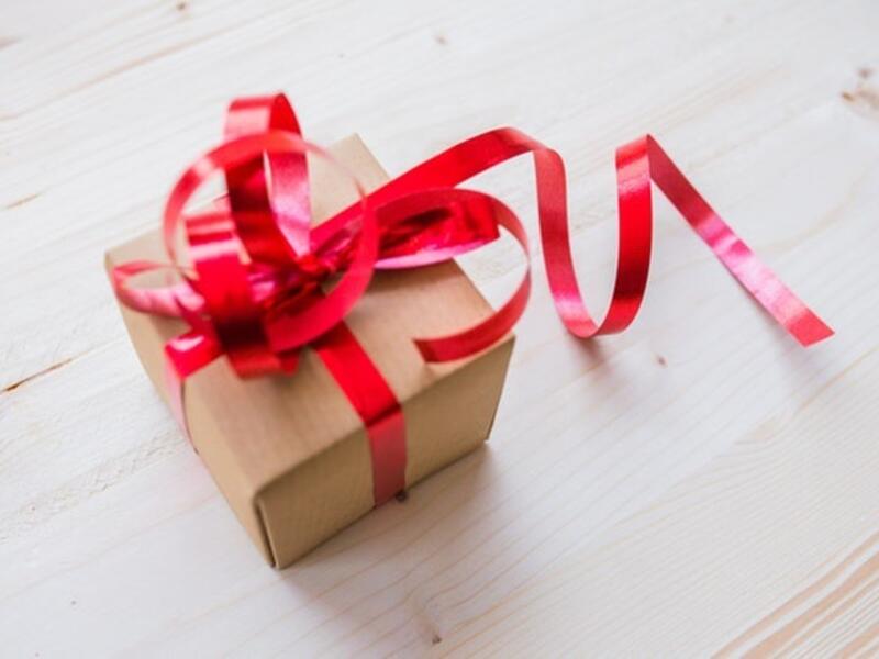 Show your love to your partner with these 5 creative gifts for Valentine's Day. (Shutterstock)