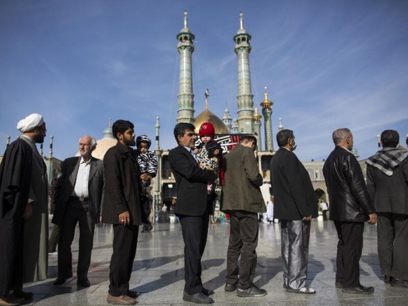 Iranians line up outside a polling station at Massoumeh shrine during the parliamentary elections at a polling station in the city of Qom, 130km south of the capital Tehran, on Feb. 26, 2016. (AFP/Behrouz Mehri)