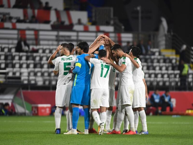 Iraq's players gather in a huddle ahead of during the 2019 AFC Asian Cup Round of 16 football match between Qatar and Iraq at the Al Nahyan Stadium in Abu Dhabi on January 22, 2019.
Khaled DESOUKI / AFP