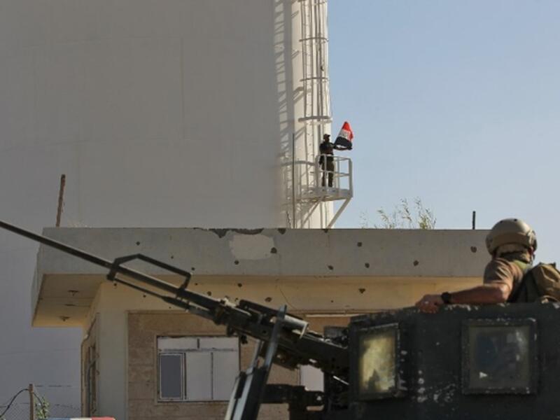 Iraqi soldiers guard an oil facility  (AFP/File Photo)	