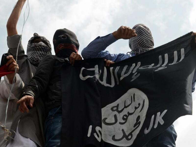 Young boys with ISIS flag (AFP/File Photo)	