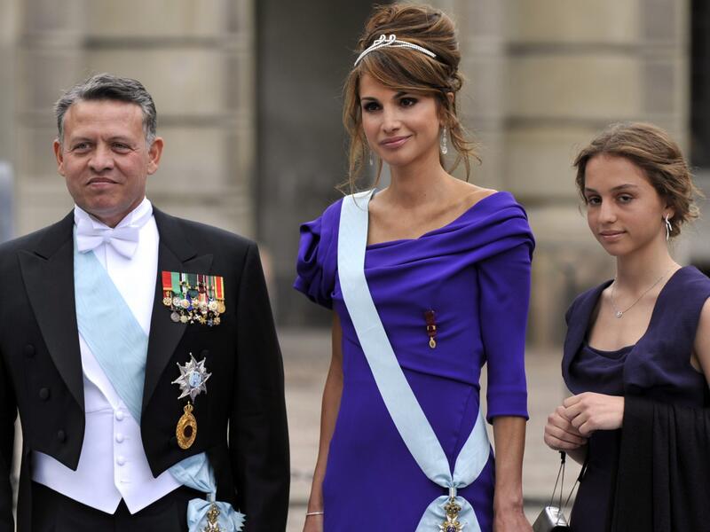 سمو الأميرة إيمان بنت عبد الله الثاني بن الحسين،ولدت عام 1996. التفتت إليها عدسات كاميرات الصحافة العربية والأجنبية، وهي صاحبة طلة ملكية فيها من الجمال والأناقة. ويبدو انها تسير على خطى والدتها الملكة رانيا العبدالله.