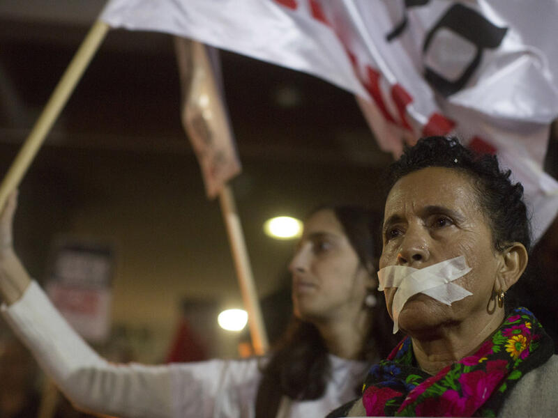 A protest in solidarity with human rights and anti-occupation organizations that had been targeted by right-wing groups and politicians in previous weeks, Tel Aviv, December 19, 2015. (Oren Ziv/Activestills)