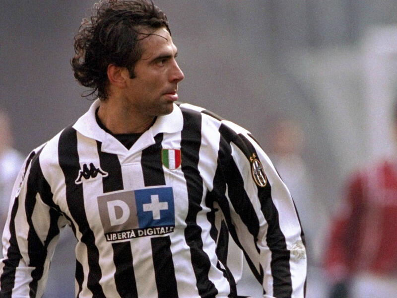 خوان إيسنايدر: خاض 46 مباراة بقميص أتلتيكو مدريد وسجل 21 هدفاً، لكن فترته مع يوفنتوس لم تكن بمثل نجاح فترته مع النادي المدريدي، لعب مع يوفي 25 مباراة سجل خلالها هدفين فقط.