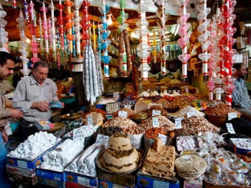 يمنع في العراق المجاهرة بالإفطار ومحاسبة الذين ينتهكون حرمة هذا الشهر حيث يتم وضعهم في السجن وإطلاق سراحهم قبل عيد الفطر.