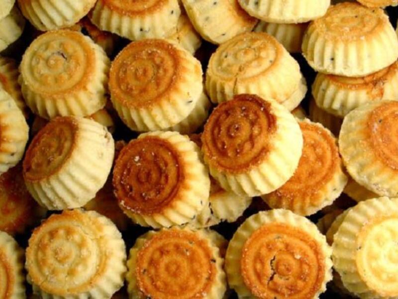 أكثر البنات اللاتي يتعبن وهن يحضرن معمول العيد، سيتحسرن على أنفسهم طوال فترة العمل به، لادعائهن بأنهن لن يقربوه كي لا تزداد أوزانهم، لكن كل تلك القرارات تذهب أدراج الرياح.