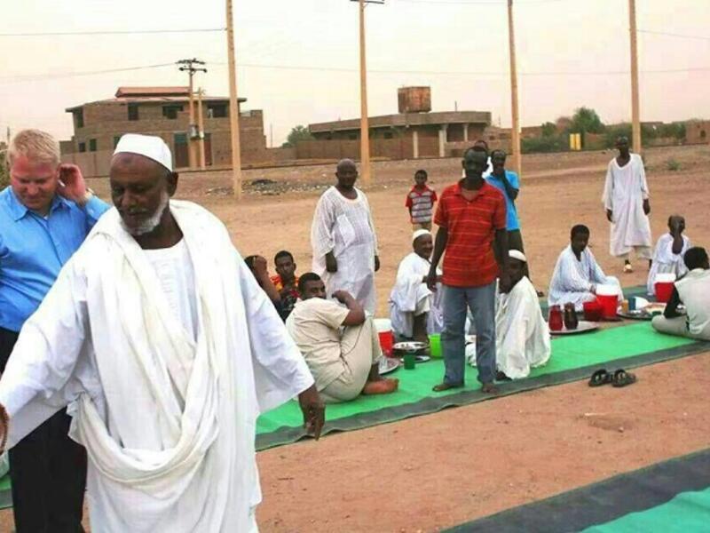 في السودان يصوم المسلمون 14 ساعة مع درجات حرارة عالية تتجاوز الأربعين درجة.