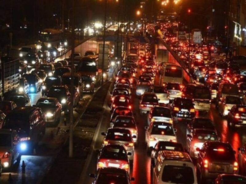 90% من العرب يكرهون أزمة الشوارع التي خصصت للمطاعم، و110% منهم يقومون بشراء عشائهم من هناك!