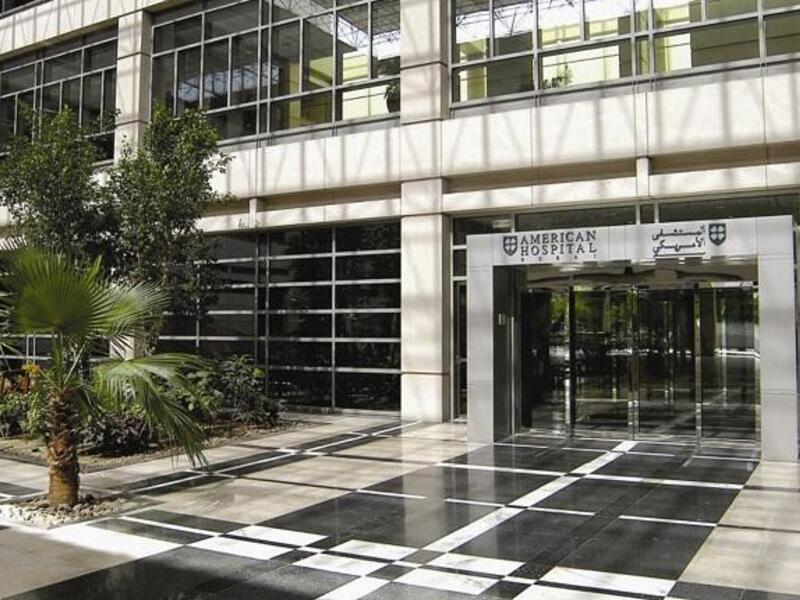 	المستشفى الاميركي – الامارات : تم تخطيط وتصميم وبناء المستشفى الاميركي بمعايير الرعاية الصحية الأميركية ويشترط تعيين الأطباء من حاملي البورد الأميركي او مؤهلين بتدريب مناسب من اميركا او كندا او بريطانيا. وهو اول مستشفى خاص في الشرق الأوسط.