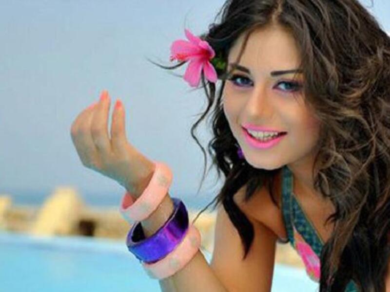 منة فضالي: من أصل سوري وأم مصرية بدأت حياتها الفنية عام 2002 في فلم أين قلبي.