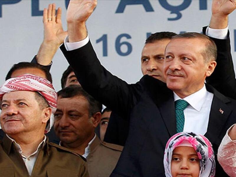 يشكل الأكراد خُمس عدد سكان تركيا تقريبًا، ويتهمون الدولة التركية بالسعي لمحو هويتهم الثقافية، وتعد مواضيع الأكراد والجيش والإسلام السياسي حساسة جدا بالنسبة للصحفيين الأتراك، ويعرض الصحفيون الذين يتطرقون لهذه المواضيع أنفسهم للاعتقال والمقاضاة.
