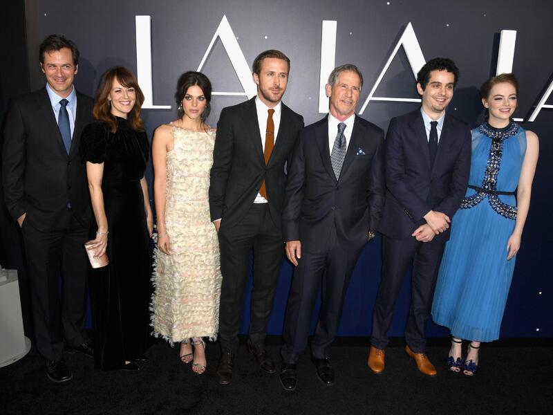 حضر نجوم هوليوود ريان غوسلنغ وإيما ستون، بطلا فلم " la la land" المشارك في المهرجان، وهي حكاية حب معاصرة على خلفية موسيقية كلاسيكية، بطلاها ممثلان وما يعيشانه من فرح ومعاناة في سعيهما للشهرة والأضواء.
