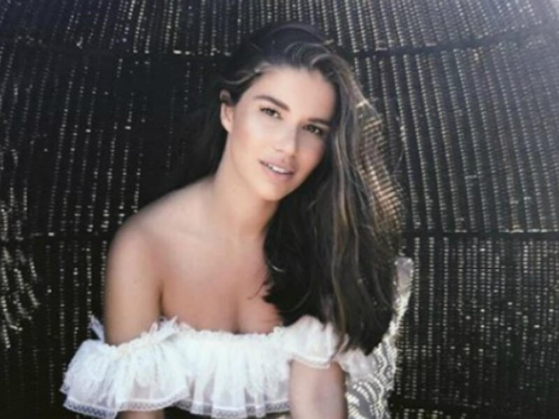 Lara danced energetically and attractively to the tunes of the song "In My Feelings" for Universal star Drake (Source: laracscandar - Instagram)