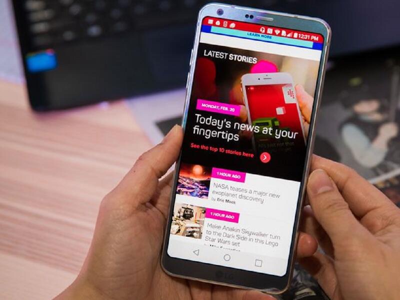 LG G6 : 
تعتزم الشركة الكورية الجنوبية المصنعة لهذا الهاتف محو الآثار السلبية، التي لاحقت النسخة الماضية من هذا الهاتف "LG G5"، فإن شاشة الهاتف الجديد تتمتع بدقة تبلغ 2000 ميجا بيكسل، كما أنه مقاوم للمياه والغبار، ومصاحب بكاميرا مزدوجة العدسة.