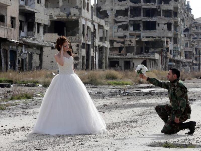 Newly-wed Syrian couple Nada Merhi and Hassan Youssef pose for a wedding picture. (AFP/Joseph Eid)