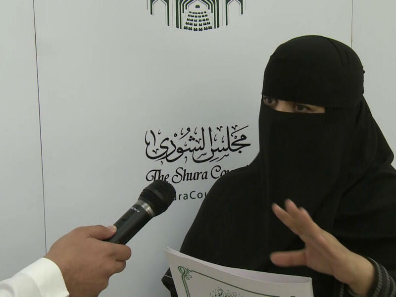 الشاعرة فاطمة القرني: تعمل بجامعة الأميرة نورة بنت عبد الرحمن، بعد أن حصلت على درجة الماجستير بامتياز في تخصص "الأدب والنقد العربي القديم" وكذلك حاصلة على درجة الدكتوراه بامتياز في تخصص " الأدب والنقد العربي الحديث".