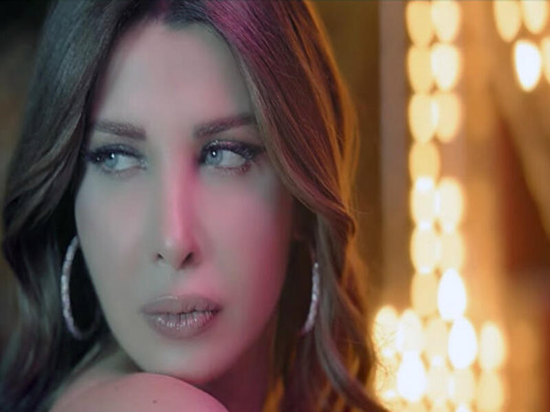 نانسي عجرم: في 2005  كانت صاحبة أزمة شهيرة بعد أن تم تسريب مقطع فيديو لها وهي في صالون تجميل نسائي خلال خضوعها لجلسة ليزر لينتشر كالنار في الهشيم.