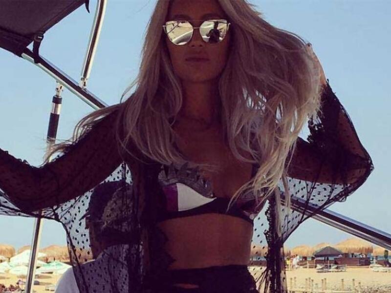 نشرت مايا دياب على انستغرام صورة لها وهي ترتدي ملابس البحر “مايوه” أثناء تواجدها على سطح يخت. رغم الاعتياد على جرأتها، إلا أن مايا دياب أثارت الجدل بظهورها بـ”البكيني” وتضاربت التعليقات بين مؤيدين ومعارضين لنشرها الصورة.