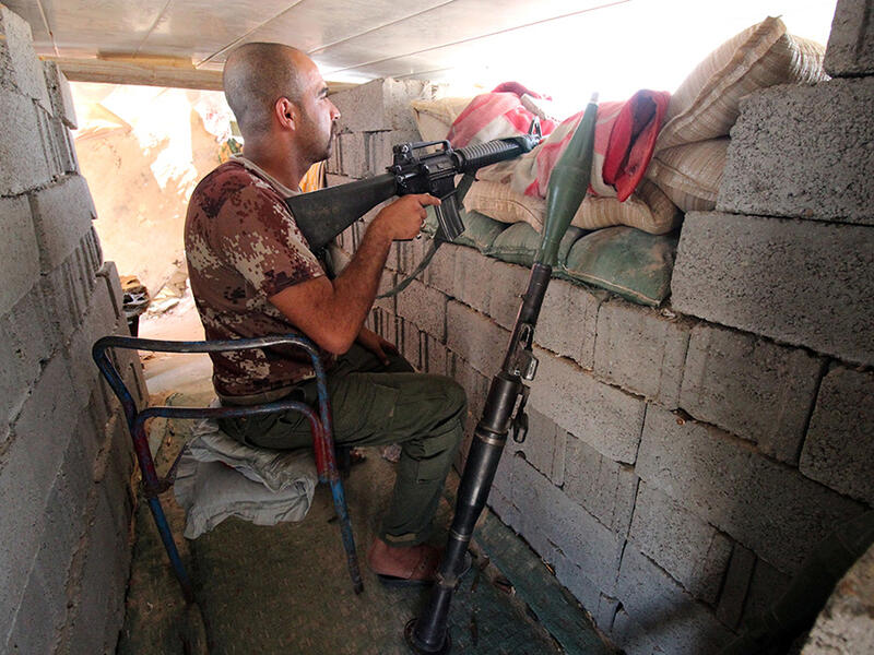 A member of the Iraqi forces guards a look-out point during clashes with Daesh in the province of Anbar, August 2015. (AFP/Haidar Mohammed Ali)