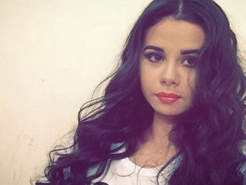 أحدثت الممثلة الشابة منة عرفة حالة من الجدل بين جمهورها بعدما نشرت صورة لها وصفها الجمهور بانها صادمة ونشرت منة عبر حسابها على انستجرام صورة لها بلوك مختلف ومكياج كامل ما أحدث جدلاً بين الجمهور الذي قال انه لم يعرفها من البداية .