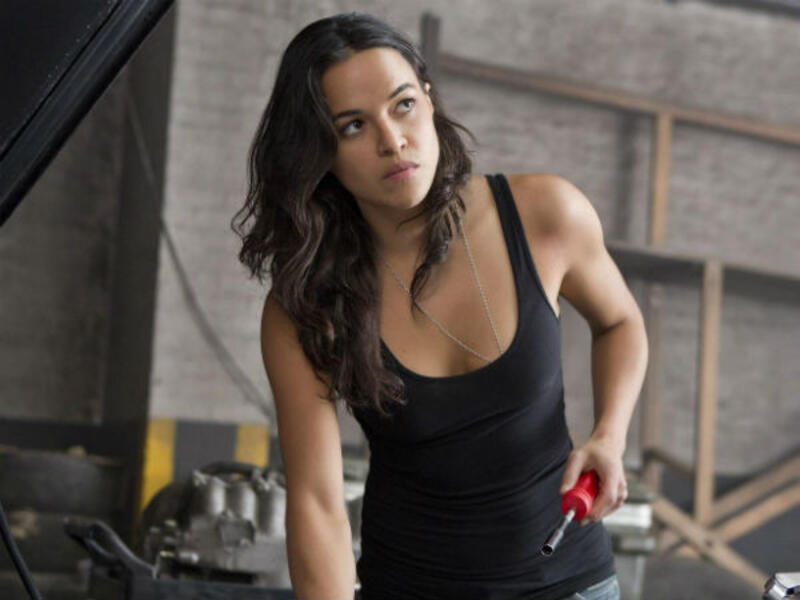 في 2007، قضت الممثلة "ميشيل رودريغز"، بطلة fast and furious، 18 يومًا في السجن لامتناعها عن إكمال خدمة المجتمع والتي صدرت بحقها بعد ساعات من اعتقالها بتهمة ثيادة السيارة تحت تأثير الكحول.