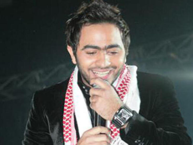 Fans before  wife: Tamer Hosni