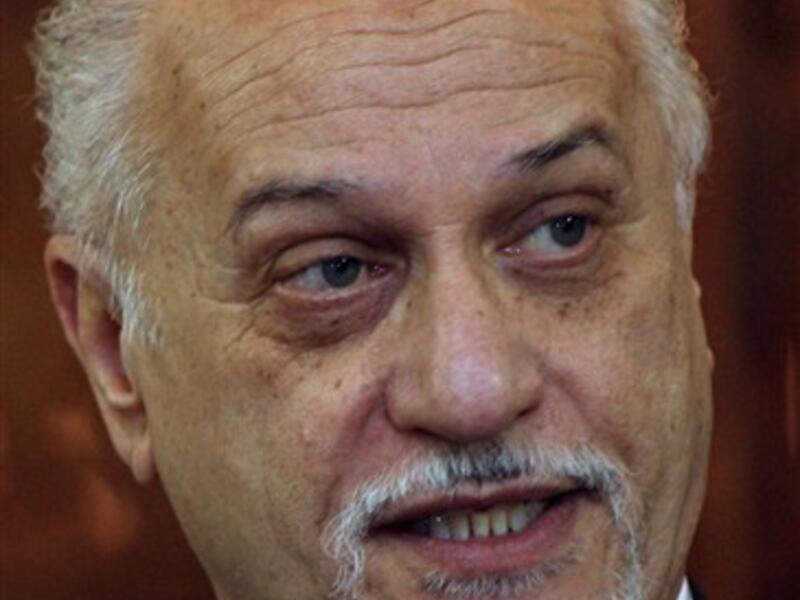 IRAQ, Baghdad : Iraq's Oil Minister Hussein al-Shahristanii, a key ally of Prime Minister Nuri al-Maliki, announces during a press conference in Baghdad on June 25, 2010 that government officials would lose their electricity privileges as he took control of the power portfolio on a temporary basis, following the resignation of Karim Wahid, who as electricity minister had been the main target of protests over limited power supplies as temperatures across the country soared. 