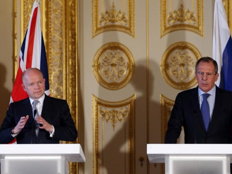 British Foreign Secretary William Hague (L) and his Russian counterpart Sergei Lavrov (R) hold a joint press conference at the Foreign and Commonwealth Office in London. (AFP PHOTO/POOL/OLI SCARFF)