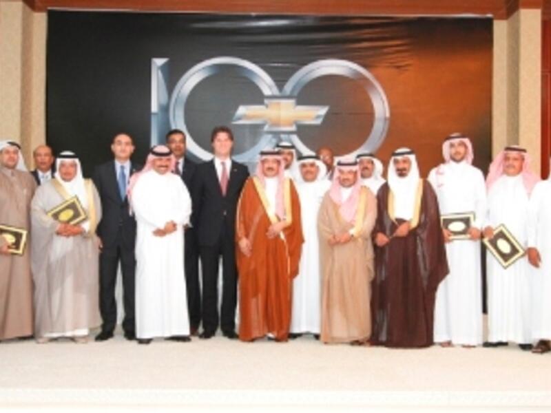 صورة جماعية للمشاركين في الحفل الذي أُقيم في مدينة أبها