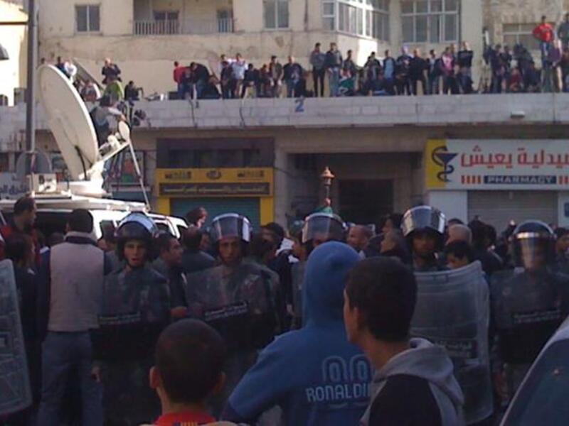 Jordanians flood the downtown of Amman to protest peacefully for the King to listen