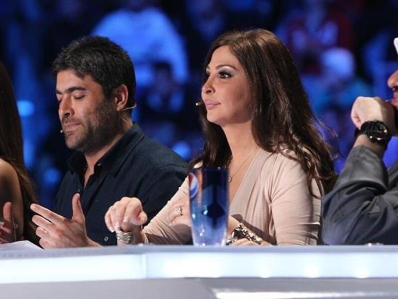 The celebrity panel are making their final team selections. 