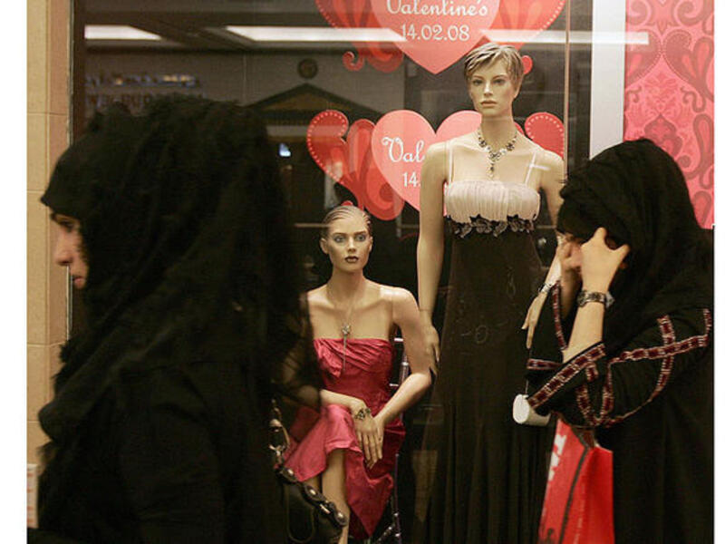 Saudi women will be permitted to work in shops selling female accessories, it has been announced 