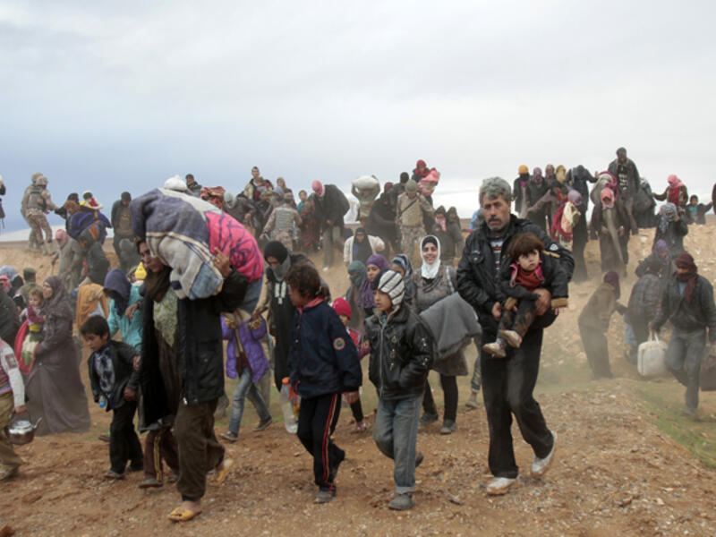 Amid fresh claims of a chemical weapons attack in the rebel-held town of Nabek on Friday, hundreds of Syrian refugees entered into Jordan this weekend. Here, refugees are seen entering Jordan via the northern border last week. (Photo courtesy of The Jordan Times/Nader Daoud)
