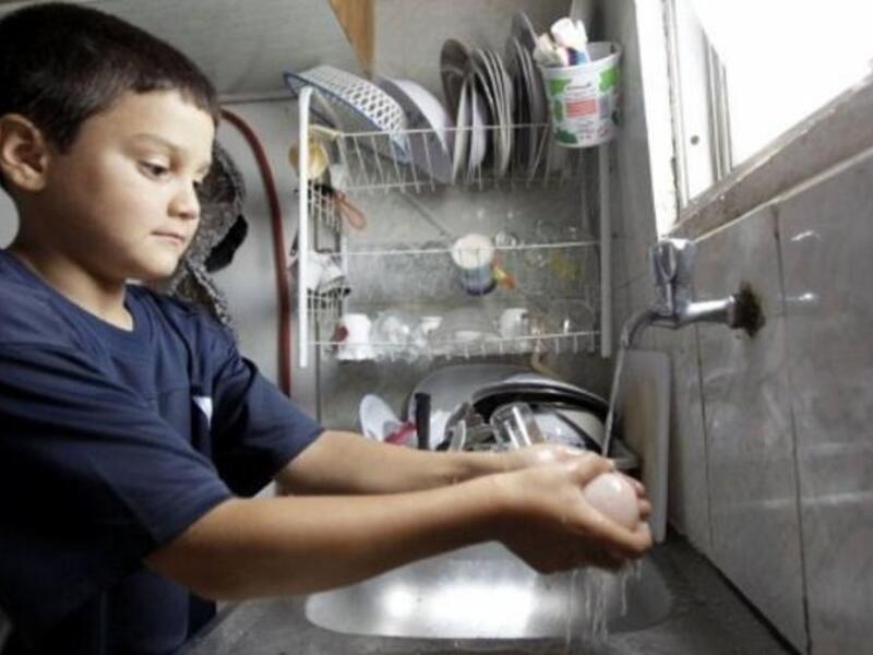 Water plant workers in Jordan are continuing industrial action over pay and conditions 