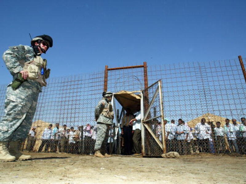 US soldiers guard the notorious Abu Ghraib prison as detainees are released (Getty Images)
