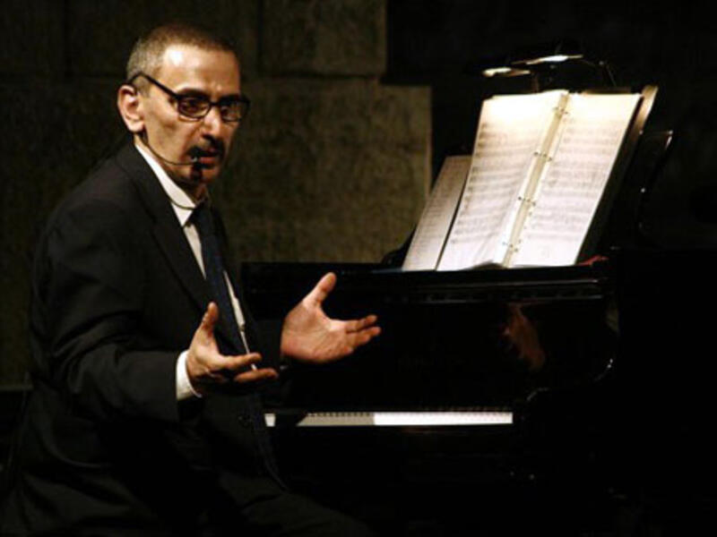Multi-talented artist Ziad Rahbani returns after many years in a black comedy "Mad Men Talking" (Image: courtesy of aljabha.com)