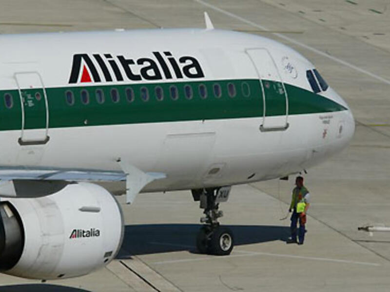 Meanwhile, an aviation analyst termed the Etihad’s deal with Alitalia risky and said Abu Dhabi-based airline will have to go all-out to make this deal work to achieve desire results by 2017.