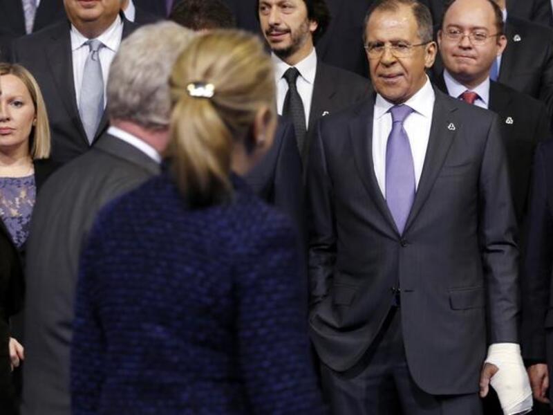 Clinton (back to the camera) and Lavrov on Thursday (Photo: Kevin Lamarque / POOL / AFP)