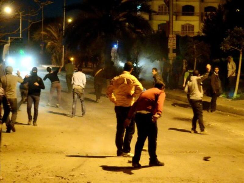 Egyptian protesters clash with riot police in front of the Muslim brotherhood headquarters in Cairo on Sunday. (Photo: AFP / STR)