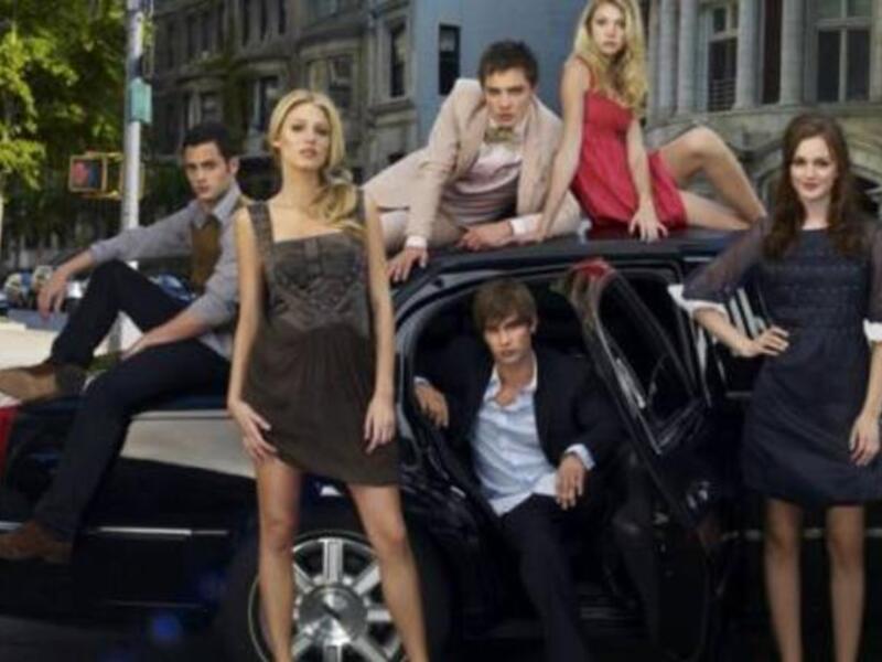 Gossip Girl Pictured: Backrow (l-r): Penn Badgley, Ed Westwick, Taylor Momsen. Front row (l-r): Blake Lively, Chace Crawford, Leighton Meester Photo Credit: Andrew Eccles / The CW © 2007 The CW Network, LLC. All Rights Reserved.