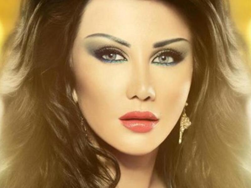 Syrian beauty and starlet Jenny Asper shows she is not anti-American at all. (image courtesy of anazahra.com)