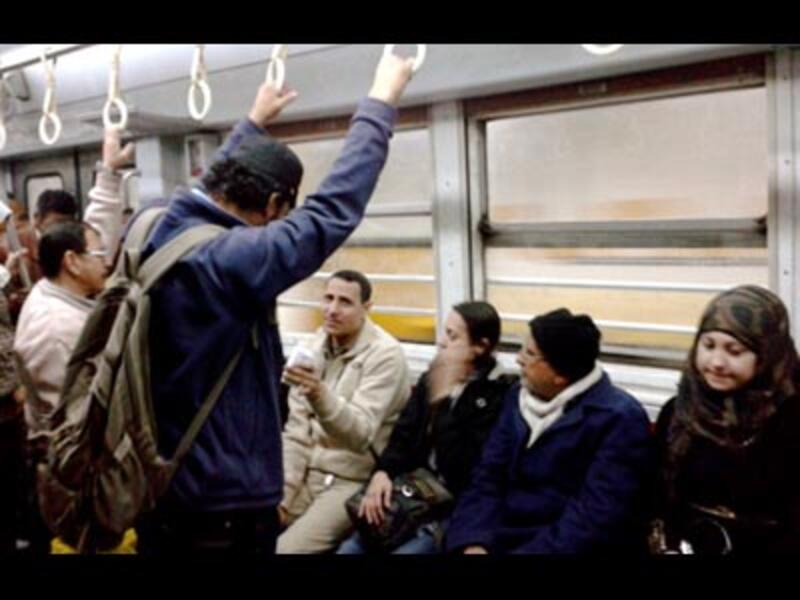 Sexual harassment skit on Cairo's metro (Photo: Rowan El Shimi)