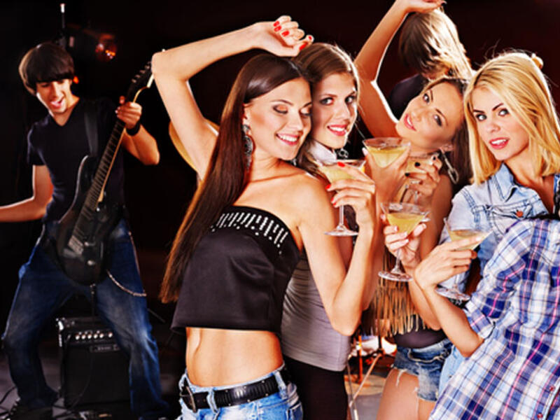 Abu Dhabi hotels organized parties with live entertainment by DJs, bands and also dinner for those who bought tickets. (Image: Shutterstock/Poznyakov)