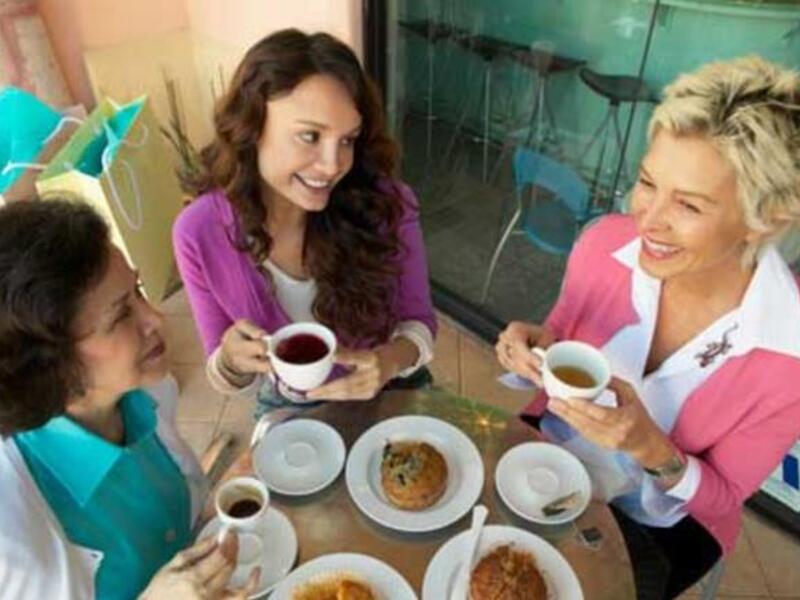 Arab girls loooove their mamas! See what other stuff Arabs like.