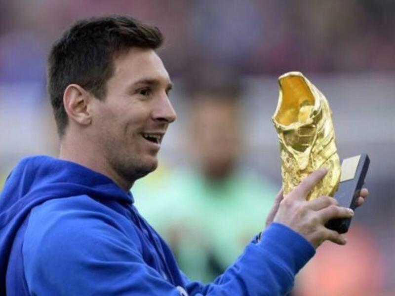 لاعب كرة القدم لنادي برشلونة الإسباني ليونيل ميسي، حصل على 1,145,563 لايك و 67.4 مليون متابع.