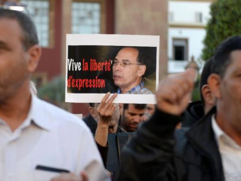 Moroccan protesters hold posters during a demonstration in Rabat in support of Maati Monjib on Oct. 21, 2015. (AFP/Fadel Senna)