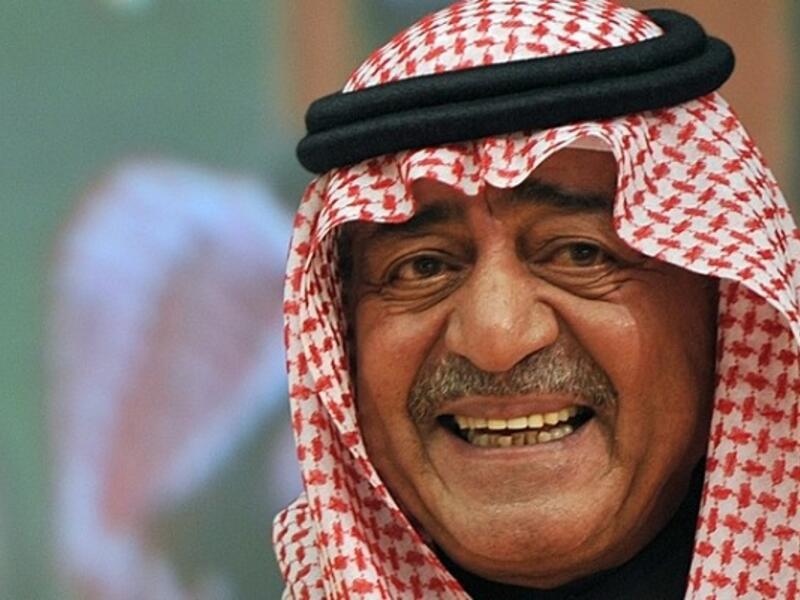 الأمير مقرن والبالغ من العمر الآن 74 سنة، وليُّ العهد الأسبق ونائب رئيس مجلس الوزراء، وهو الابن الخامس والثلاثون من أبناء الملك عبد العزيز الذكور، وأصغر أبنائه الأحياء، وليس له أخوة أشقاء.